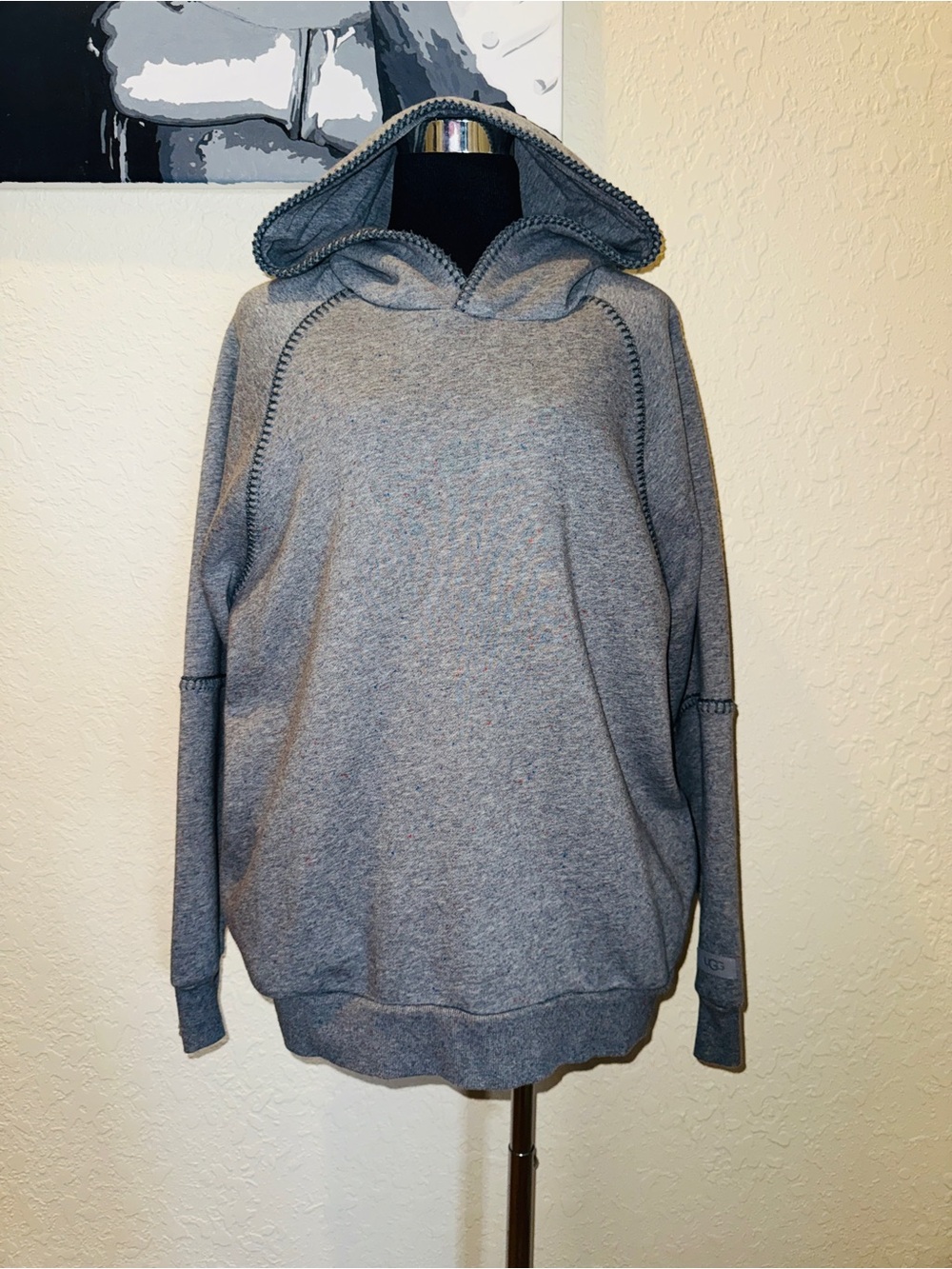 UGGS Classic Hoodie - Size Medium - EUC  🩶🩶🩶